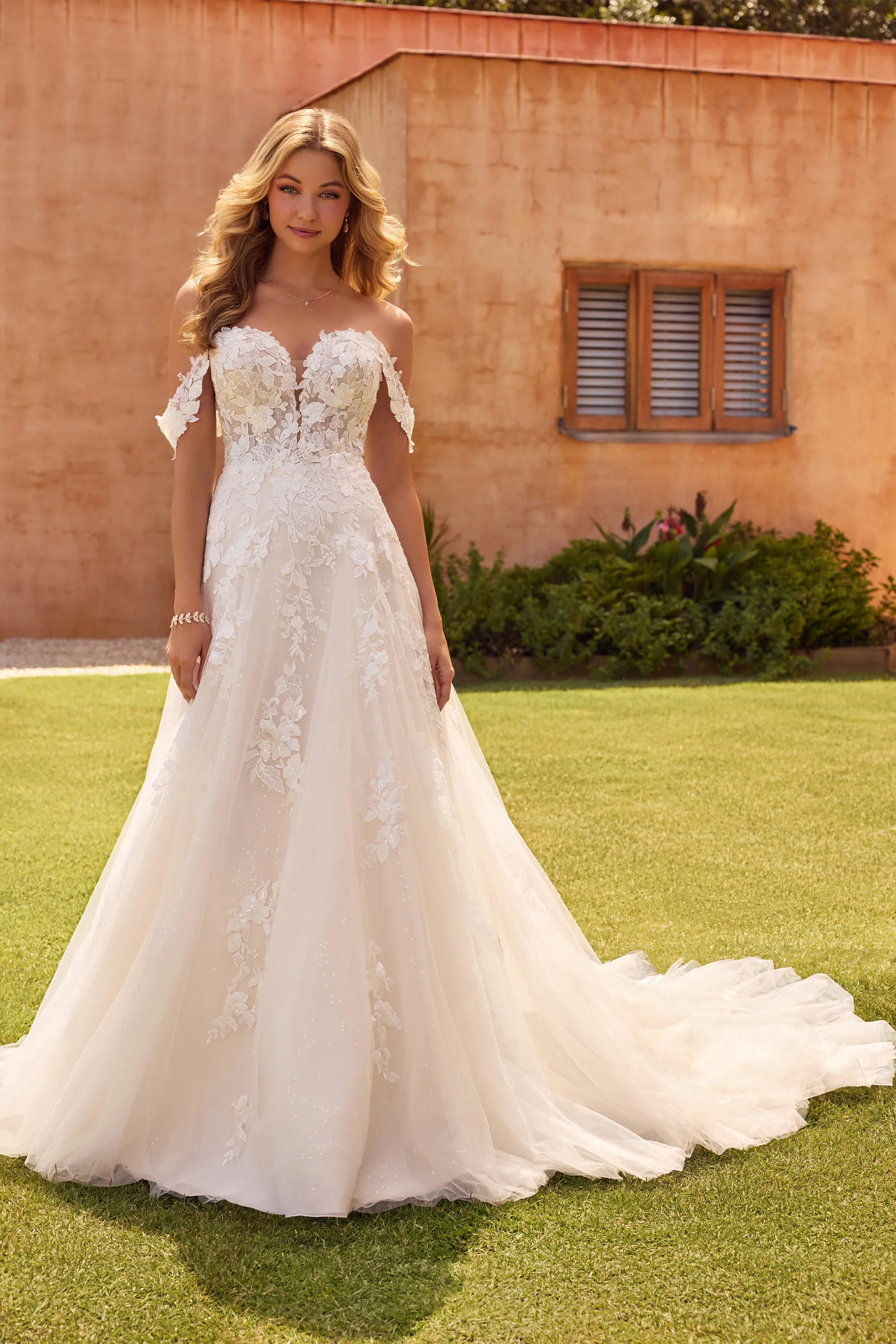 Find Your Dream Quarter Sleeve Wedding Dress Today