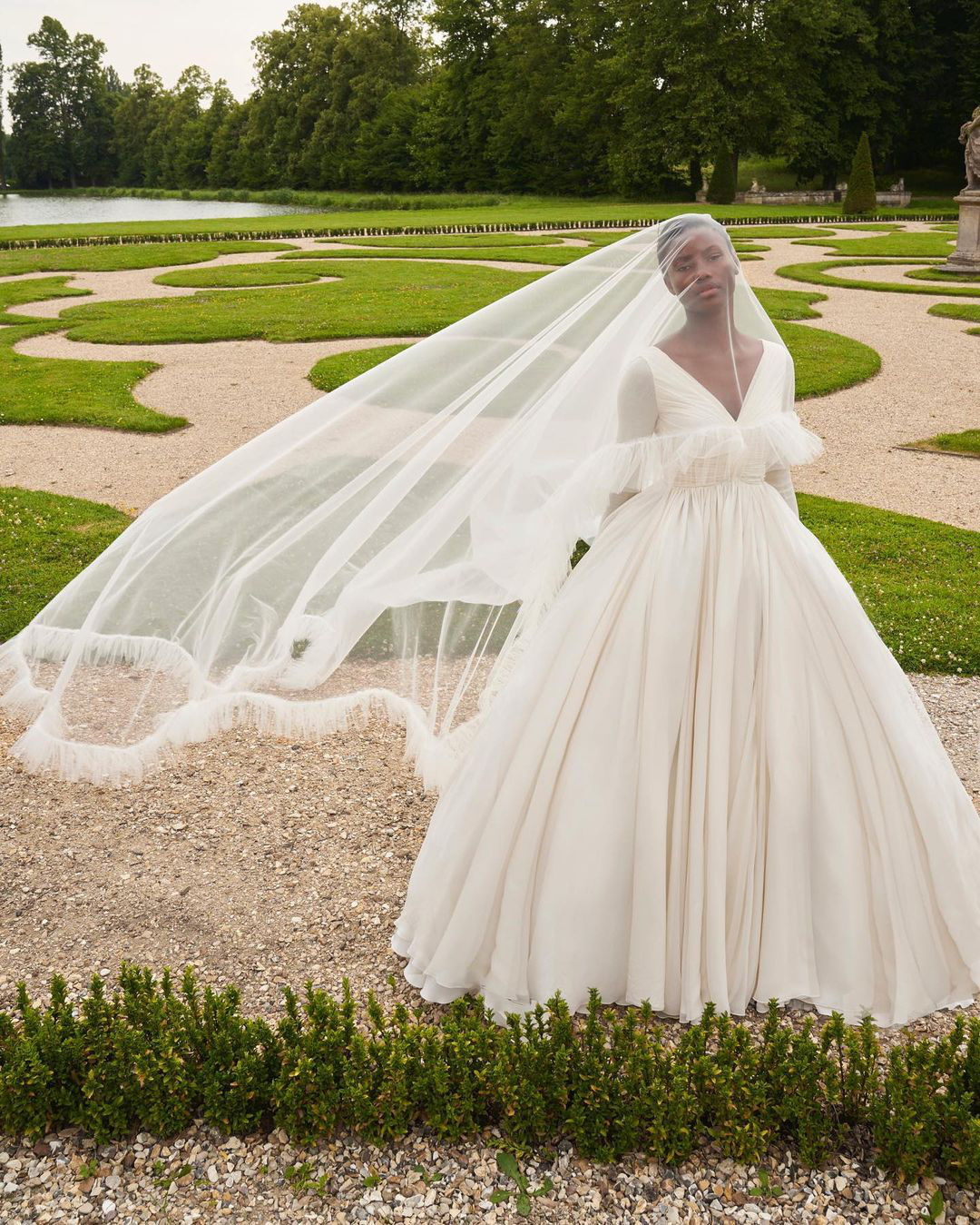 Discover Kate Hudson's Stunning Bride Wars Wedding Dress – A Vera Wang Classic