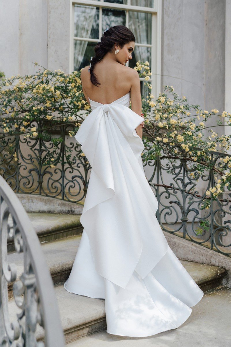 Stunning Wedding Dresses with Ruffles on the Bottom for a Perfect Bridal Look