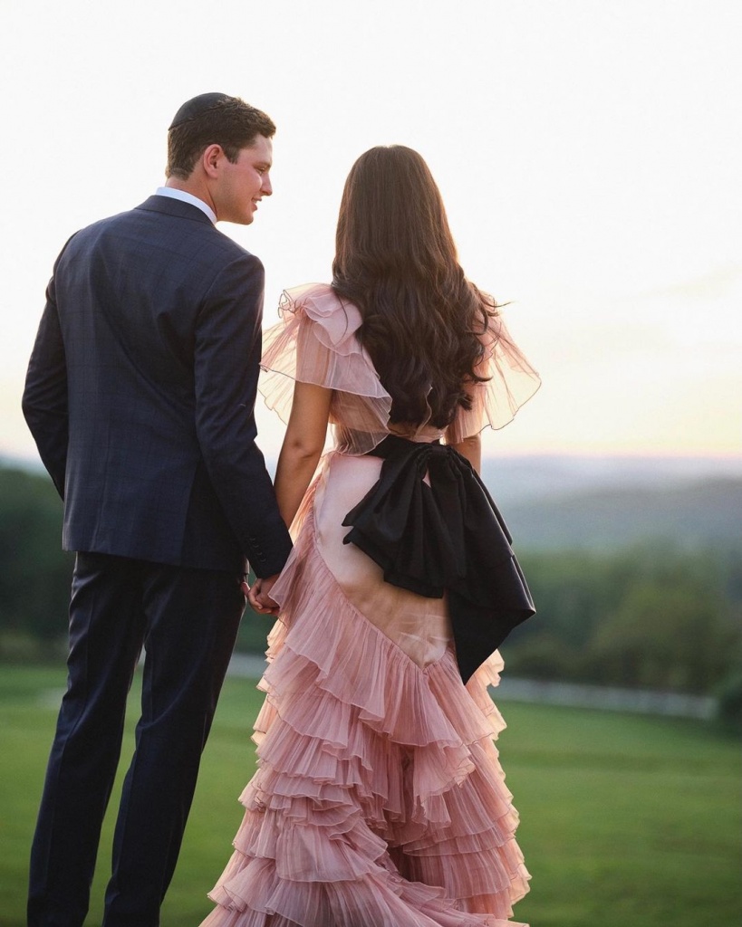 Best Pre-Wedding Shoot Outfits for Couples: Styling Tips & Ideas