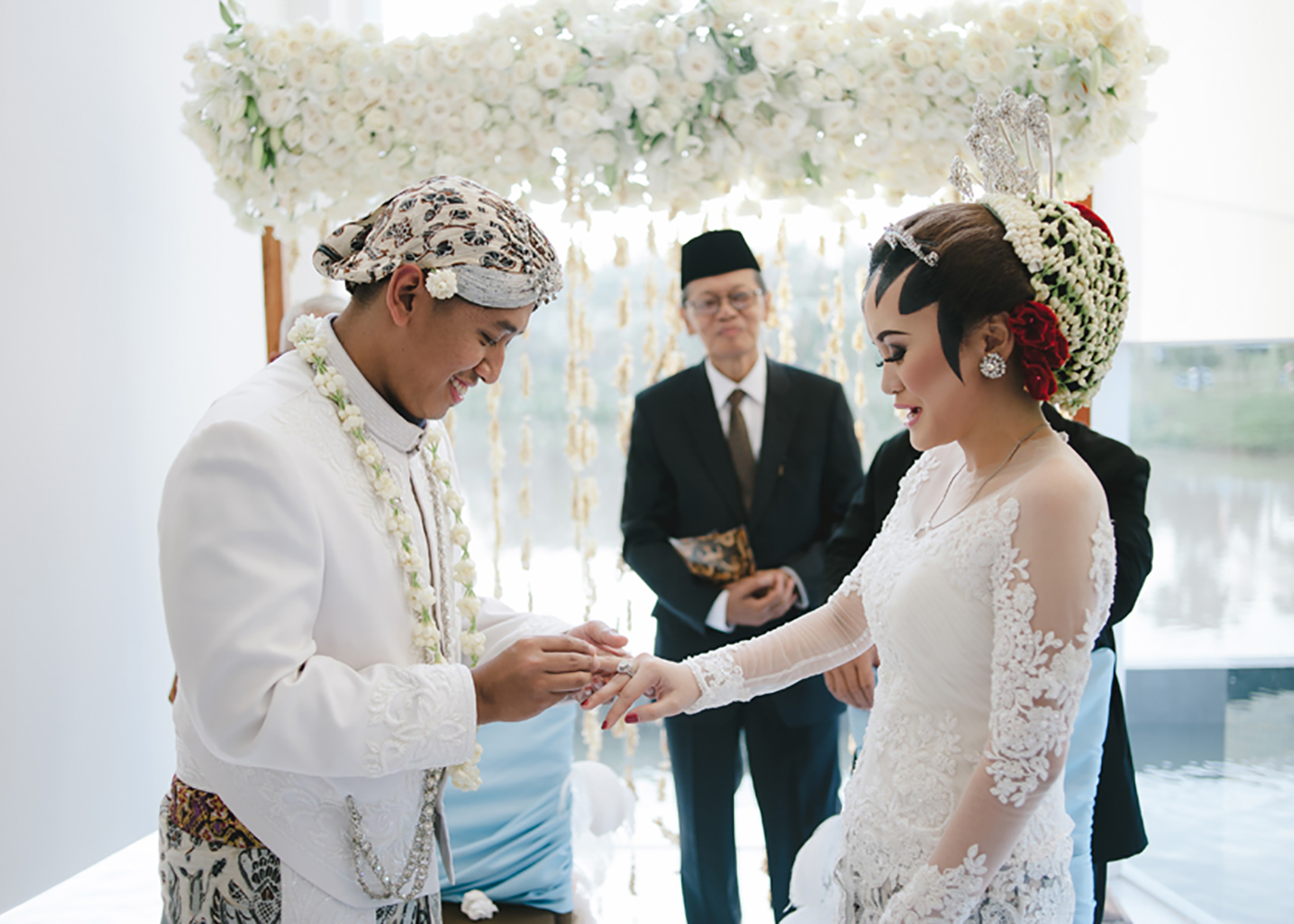 Indonesian Bride Guide: Wedding Traditions, Modern Styles & Cultural Insights