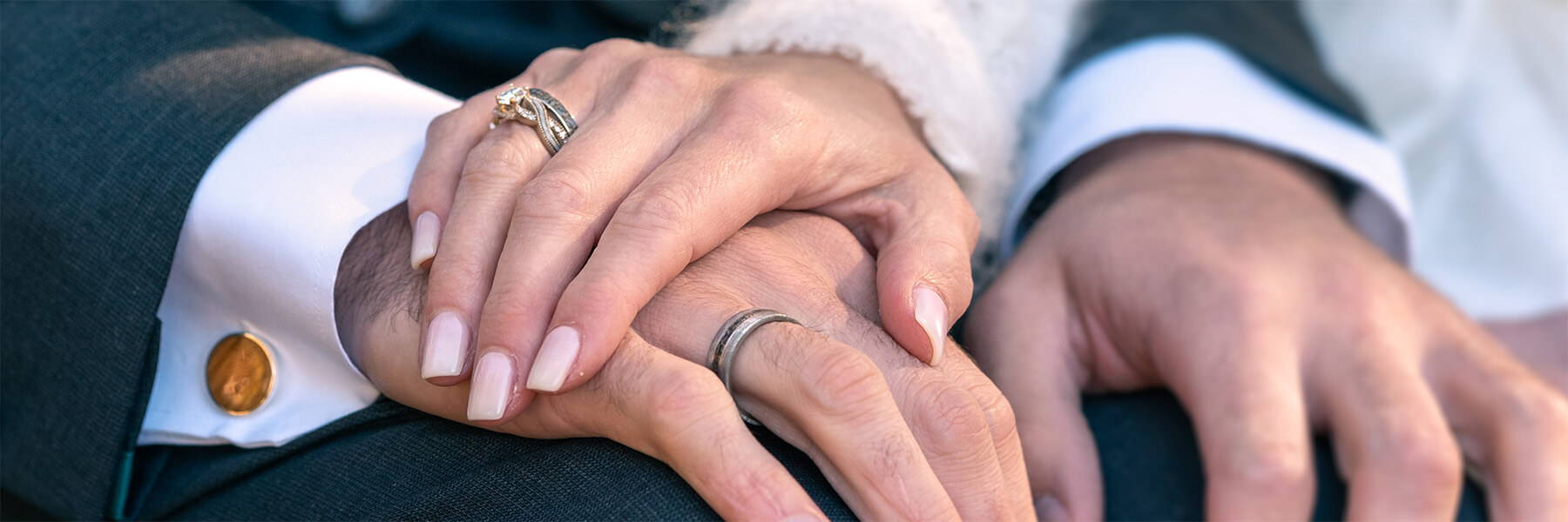 Wedding Ring on Mans Hand: What Does It Mean? Experts Opinion.