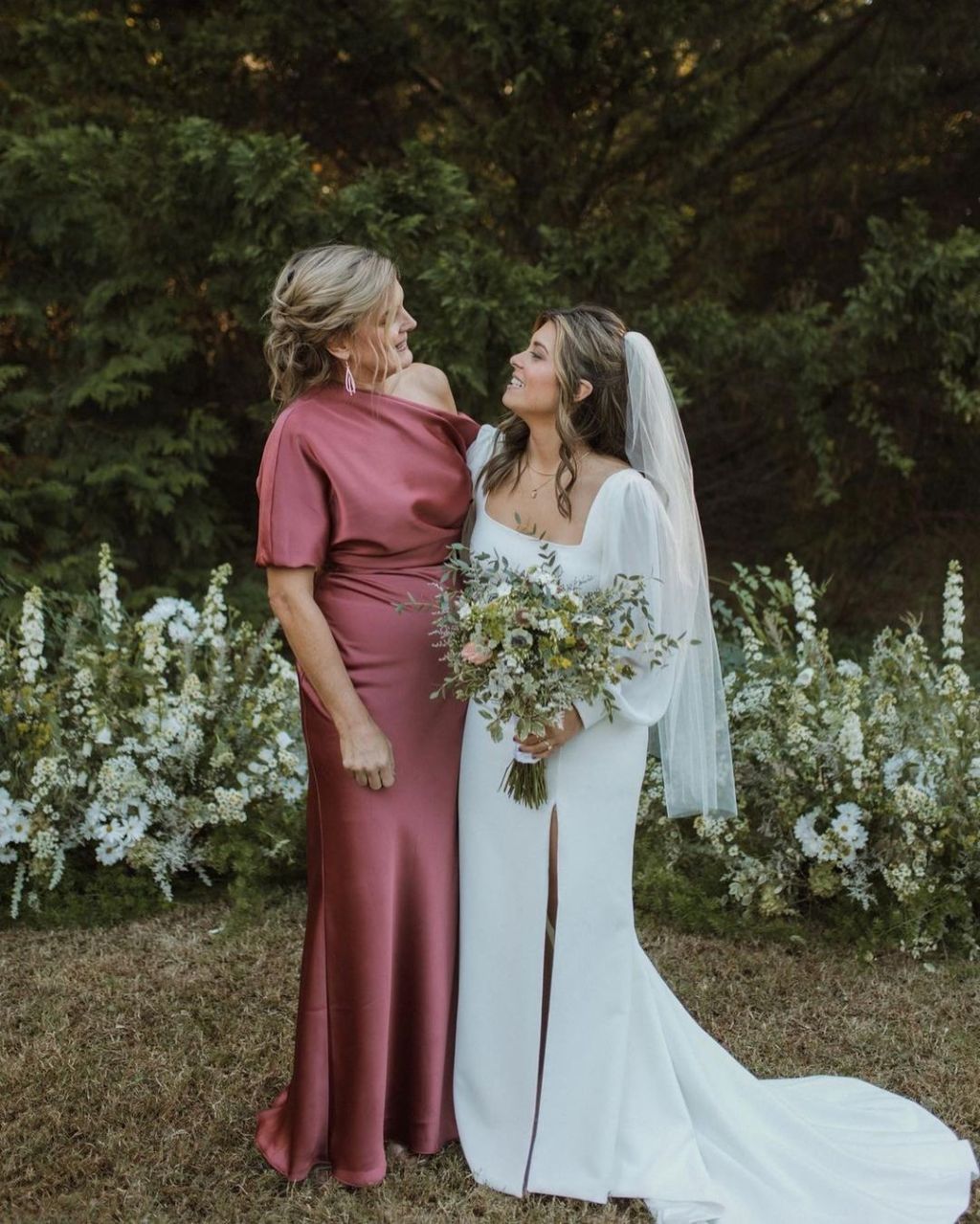 Elegant Mother of Bride Long Gowns: A Guide to Looking Your Best (From Classic Styles to Modern Trends, Weve Got You Covered)