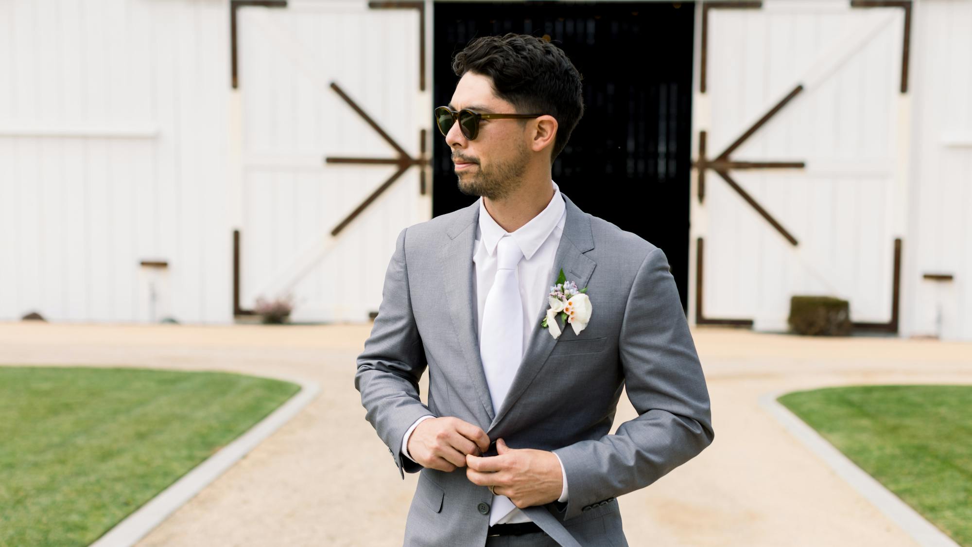 casual summer wedding groom how to dress (nail the look)