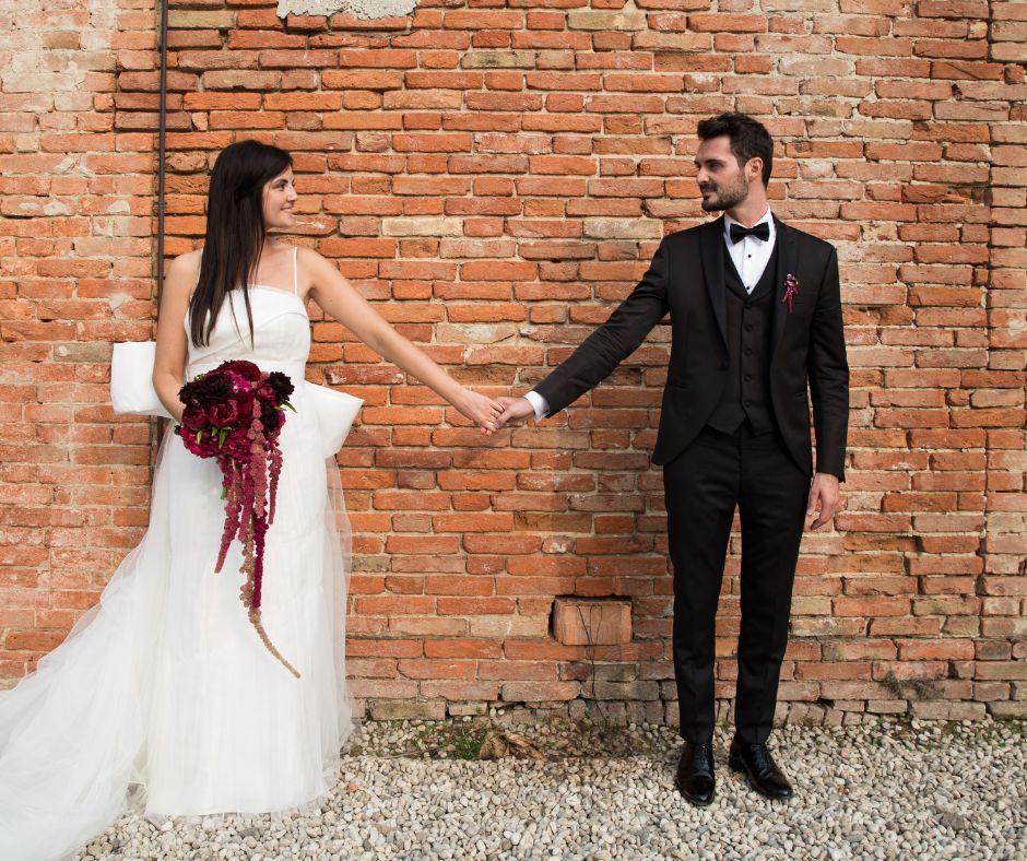 Romantic Groom and Bride Poses to Capture Your Love Story