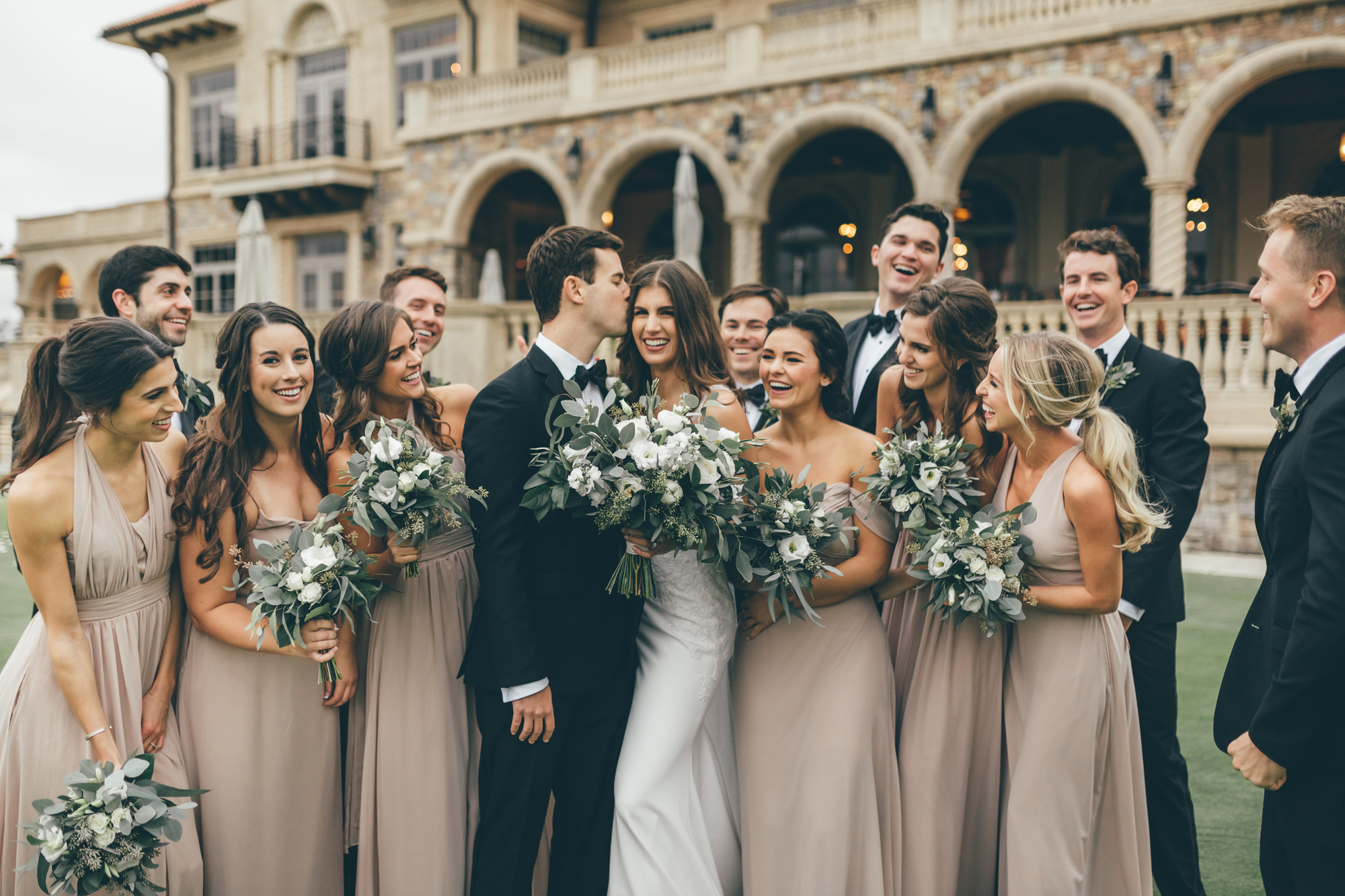 Bridesmaid and Groomsmen Colors: How to Choose the Best Palette? Find the Perfect Shades for Your Wedding Day.