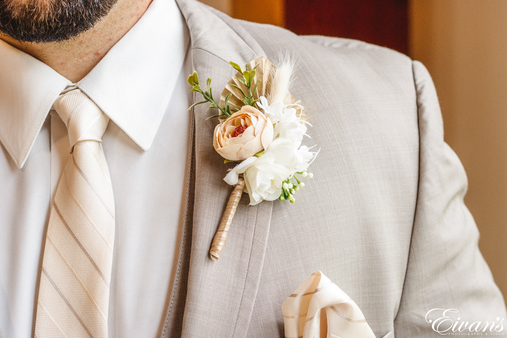 Groomsmen Boutonniere: Choosing the Perfect One for Your Guys