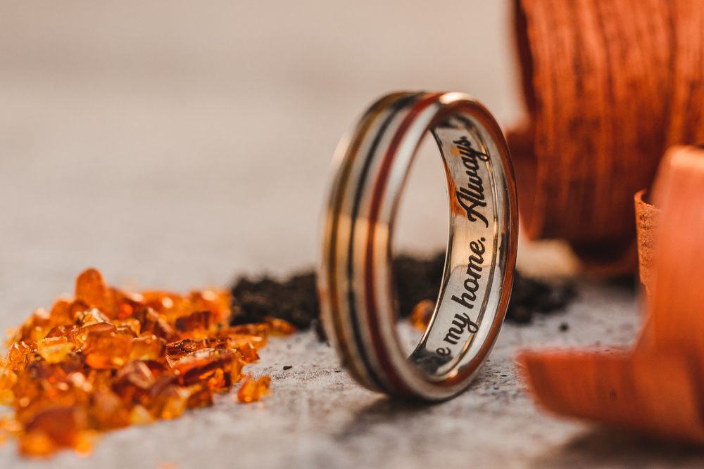 What to Engrave in Wedding Band? Romantic & Funny Sayings