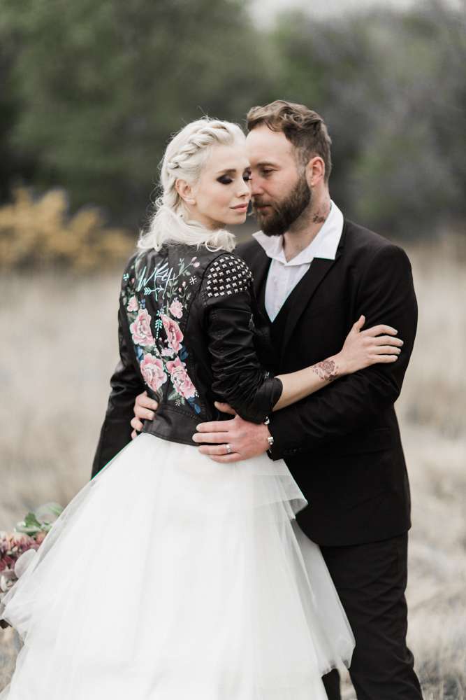 Wedding Style: Bride with Leather Jacket Looks So Cool!