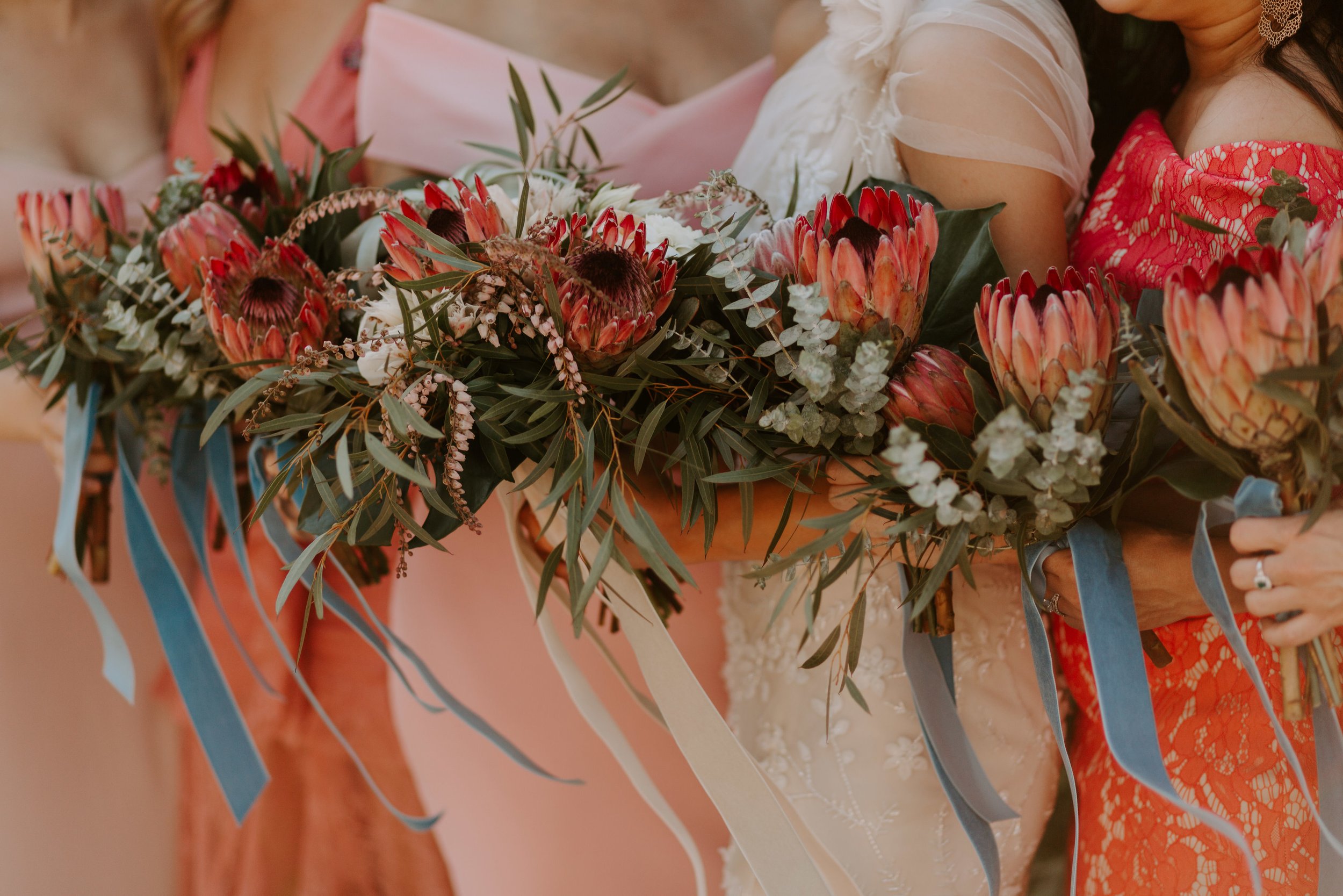 Pretty Bridesmaids with Flowers: Choosing the Perfect Bouquets