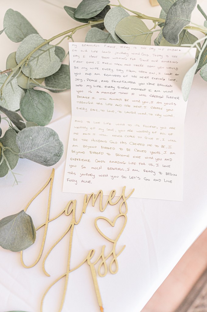 How to write a letter to the bride? Make her day with these simple ideas