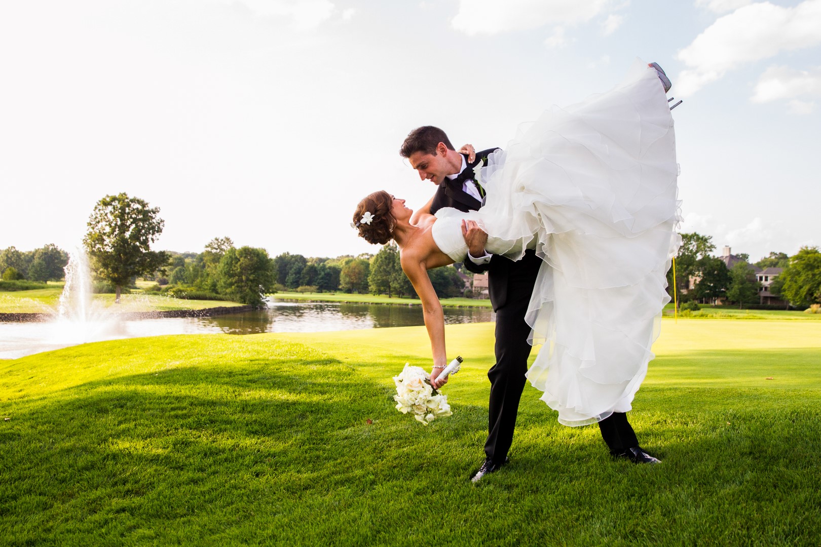 Creative Poses Bride and Groom: Unique Ideas to Try