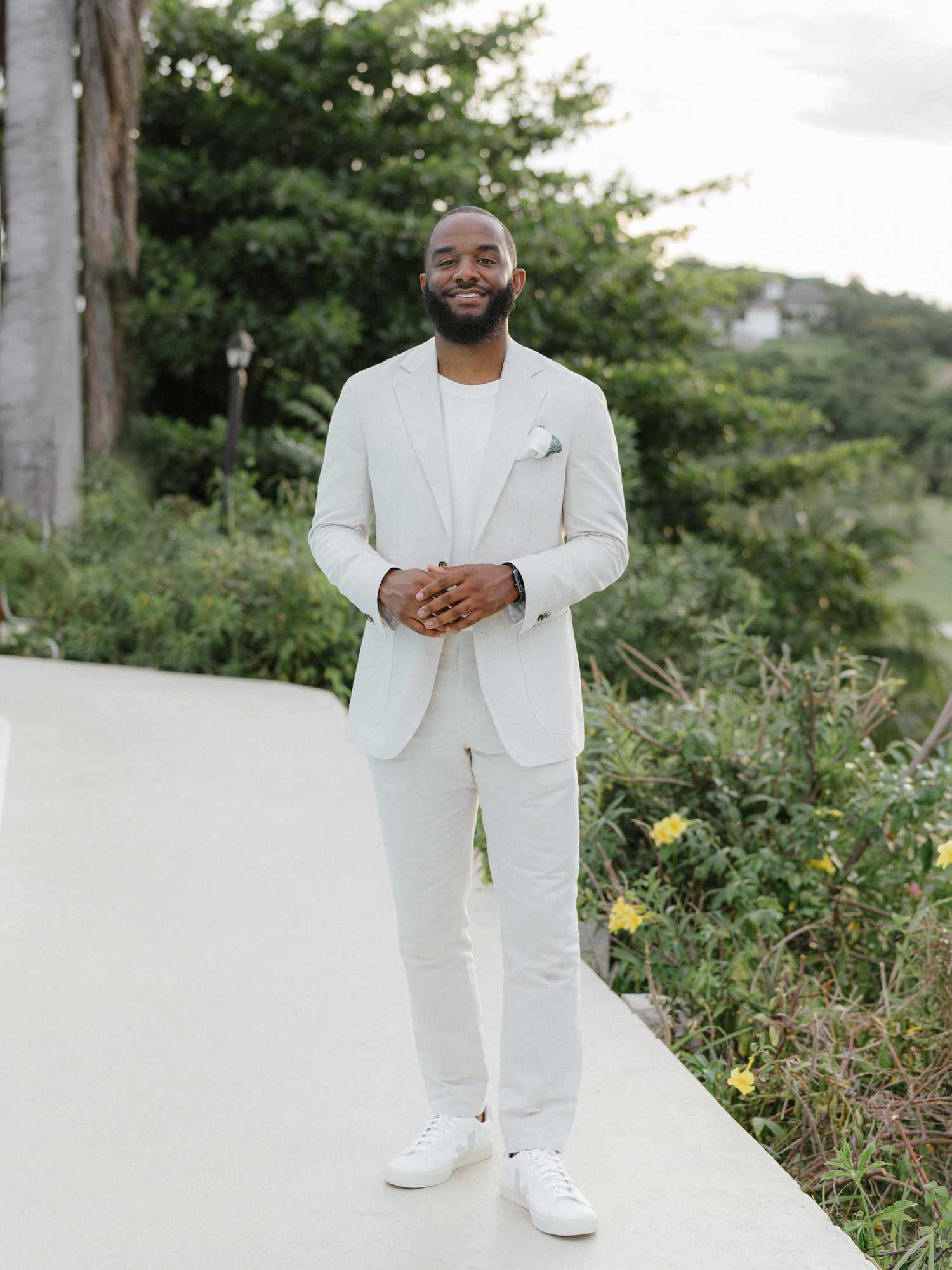 Grooms Casual Wedding Attire: How to Look Sharp in a Laid-Back Setting