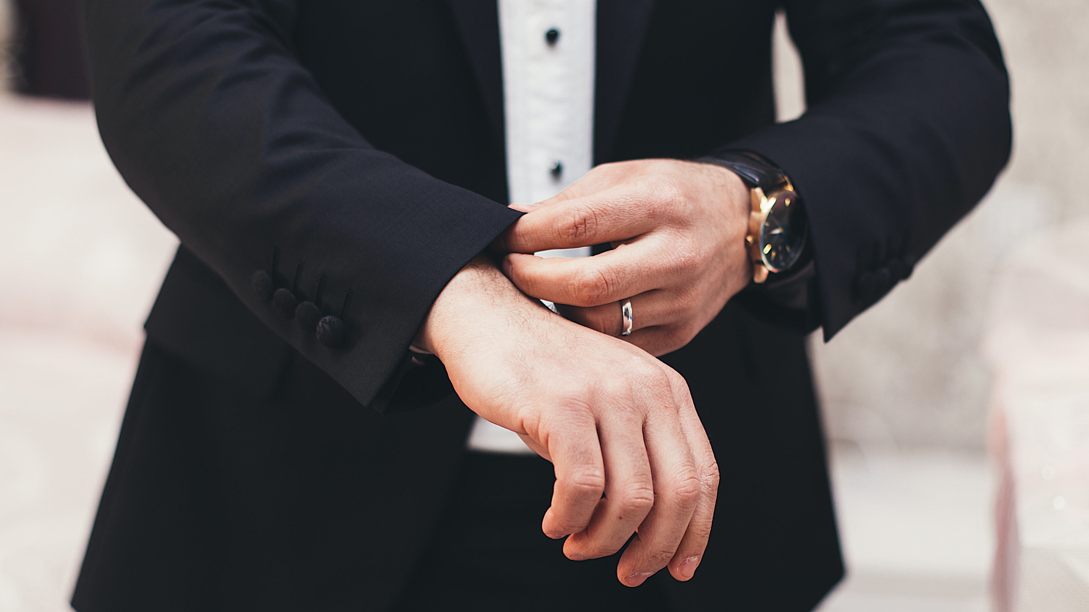 Male Wedding Ring Hand: Top Tips on Choosing a Ring to Suit Him Perfectly