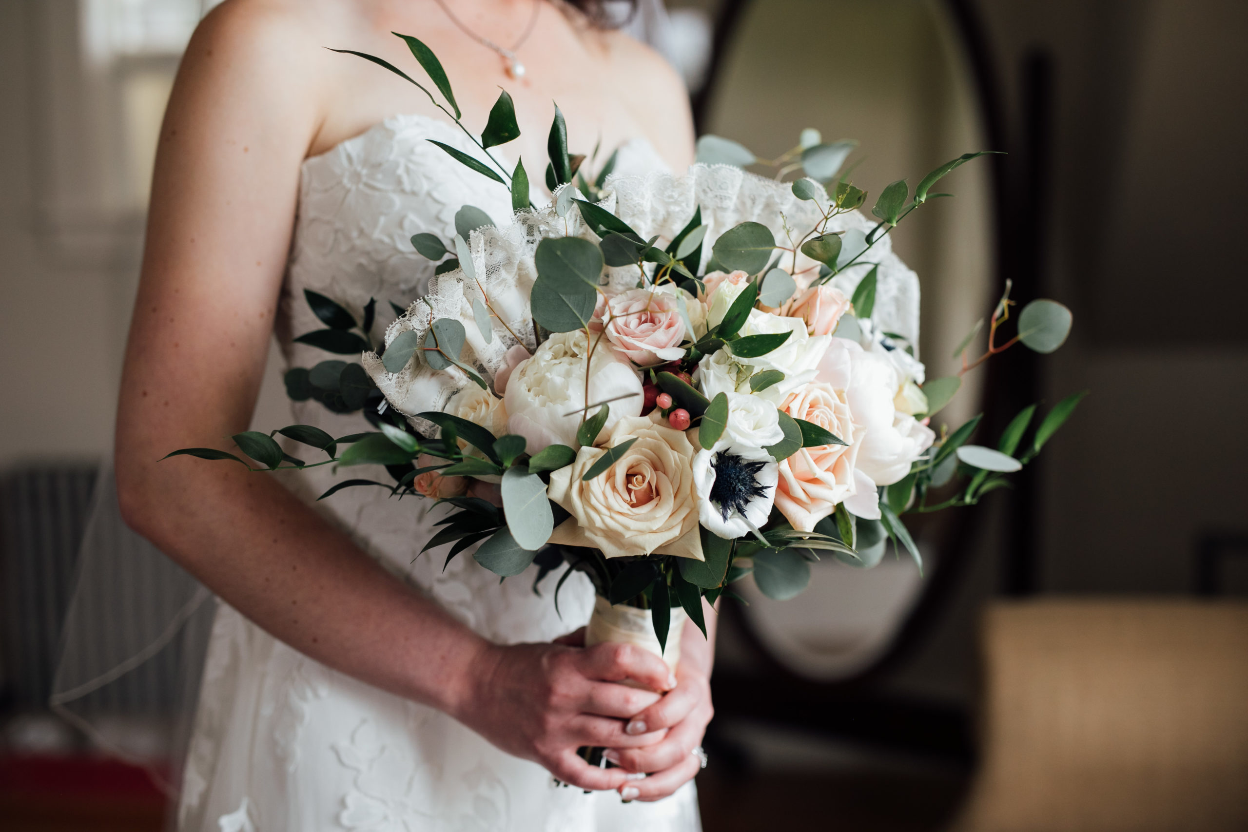 Finding the Perfect Junior Bridesmaid Bouquet: Size, Style, and More