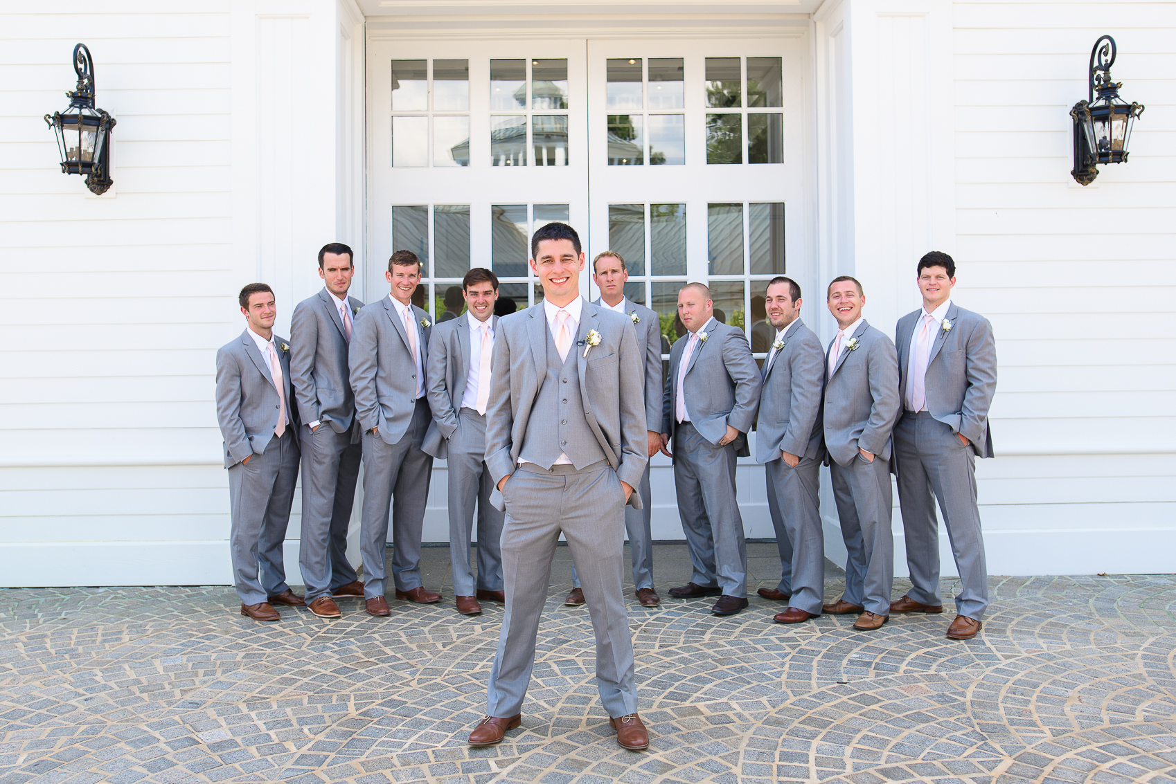 Best Groomsmen Wedding Pictures Ideas (Simple and Fun Poses)