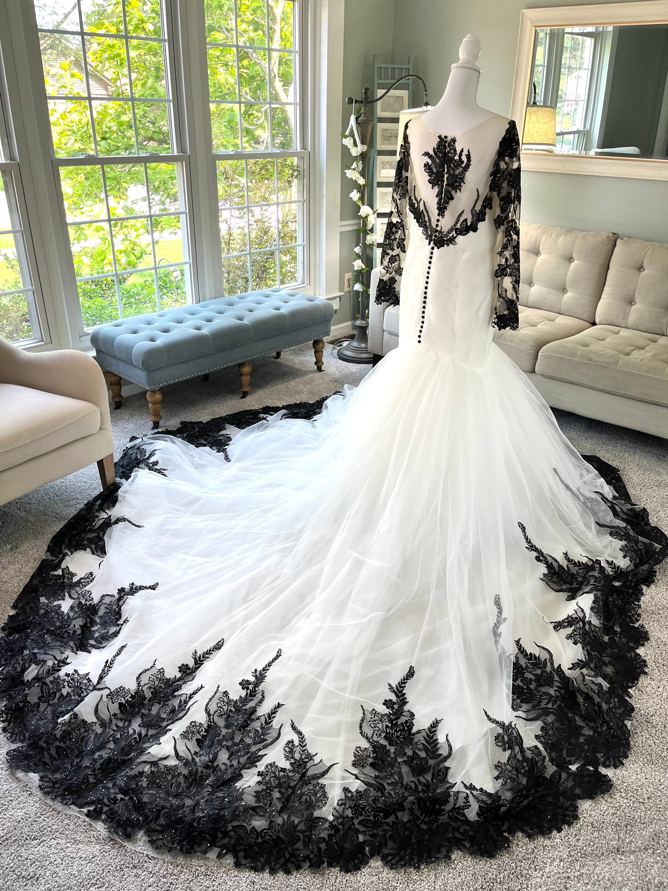 Mermaid Black and White Wedding Dresses: Find Your Perfect Fit!