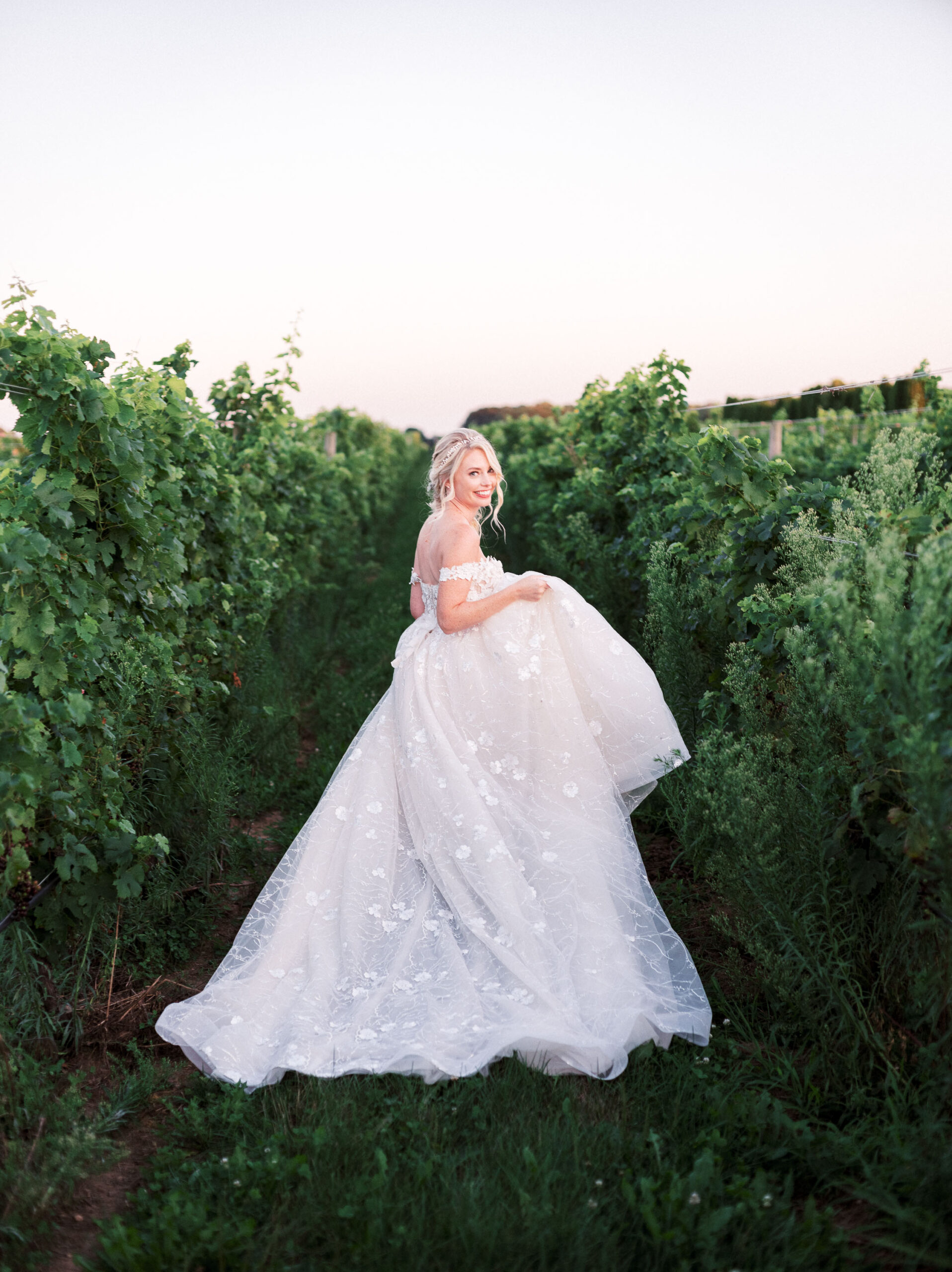 Capturing Wedding Photos Bride Getting Ready: A Simple Guide