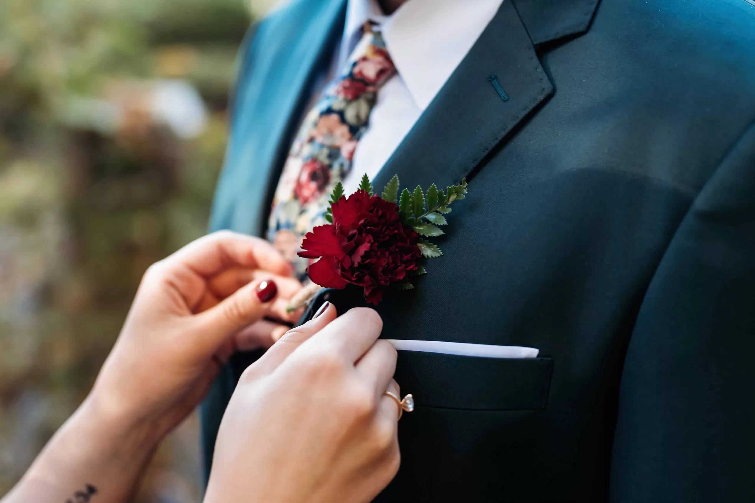 How to Choose a Boutonniere for the Groom? Easy Guide