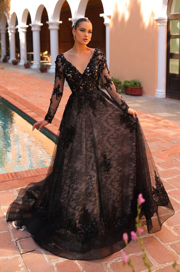 Gorgeous Wedding Gown with Black Lace: Perfect for Your Big Day