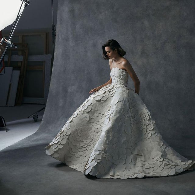 Whats the Price Tag on an Oscar de la Renta Wedding Dress?  Lets See!