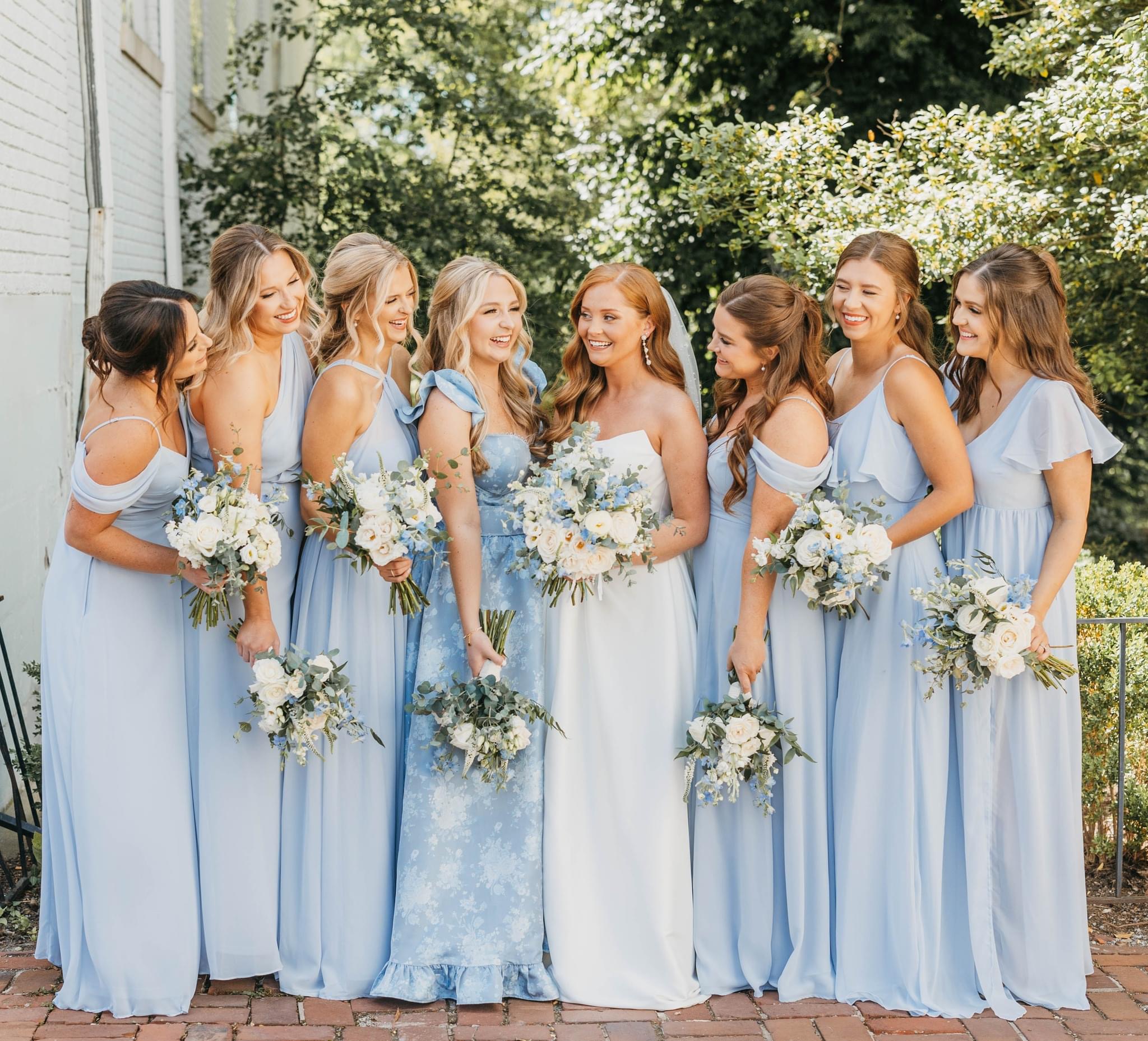 Having Five Bridesmaids? Heres Your Guide to Dresses, Gifts and More!