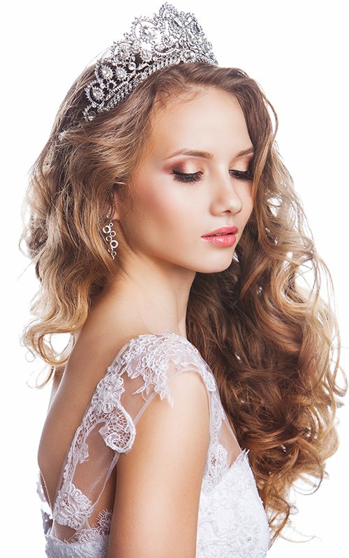 How to Choose Wedding Hairstyles for Tiaras: Tips and Ideas