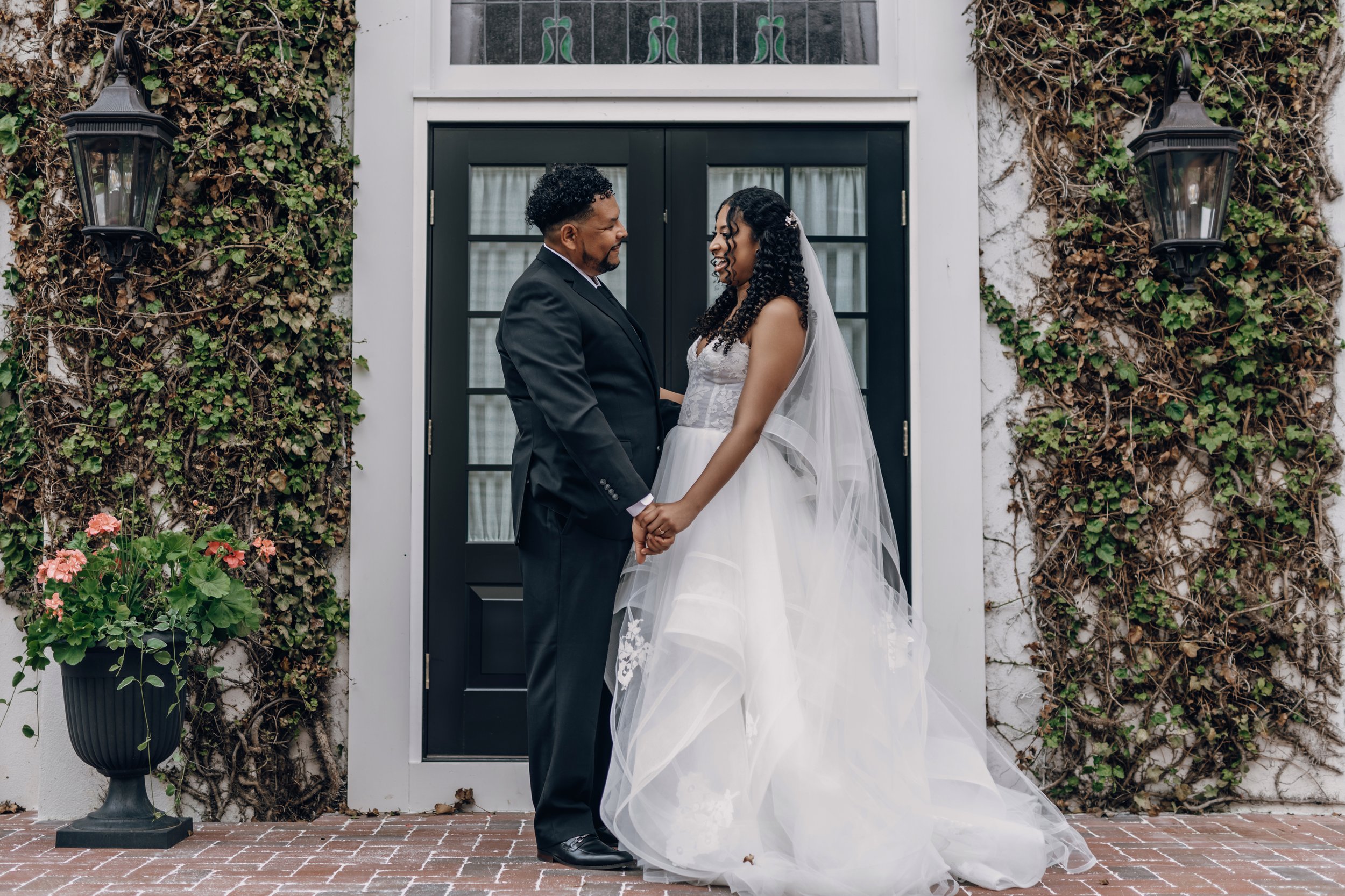 Wedding Groom Photos: Must-Have Shots for Your Big Day