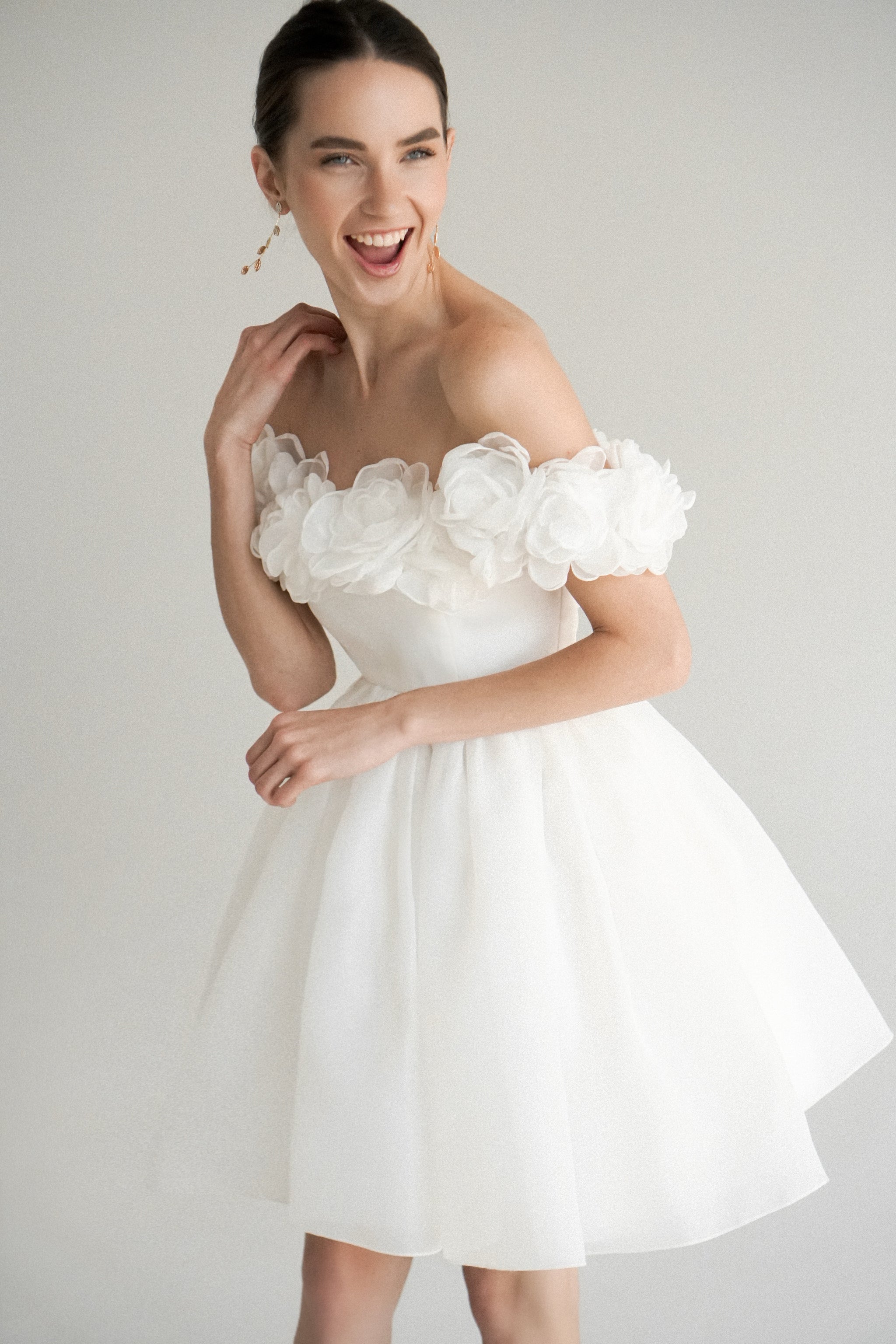 Charming Short Ruffle Wedding Dress Perfect for Summer Weddings