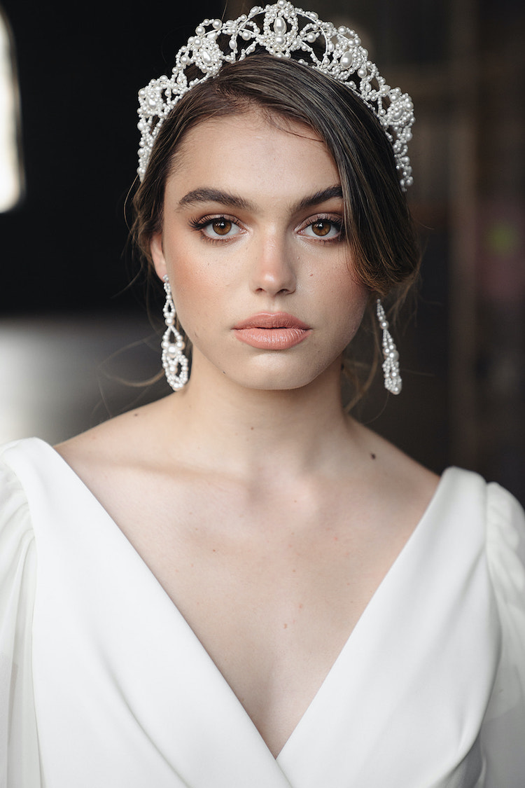 How to Choose a Wedding Tiara Pearl: Tips and Advice