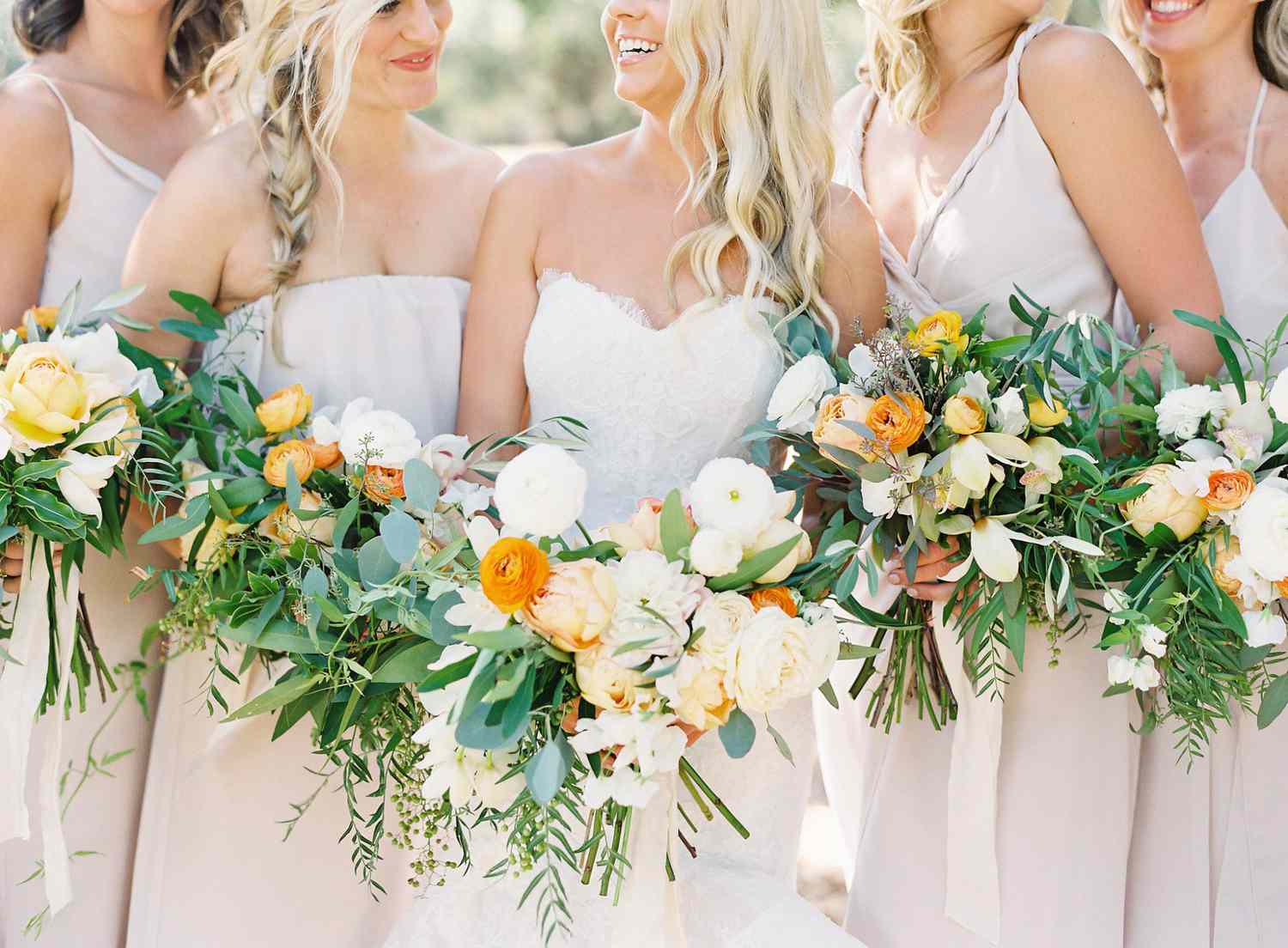 Choosing the Perfect Bridesmaid White Rose Bouquet: Ideas & Advice