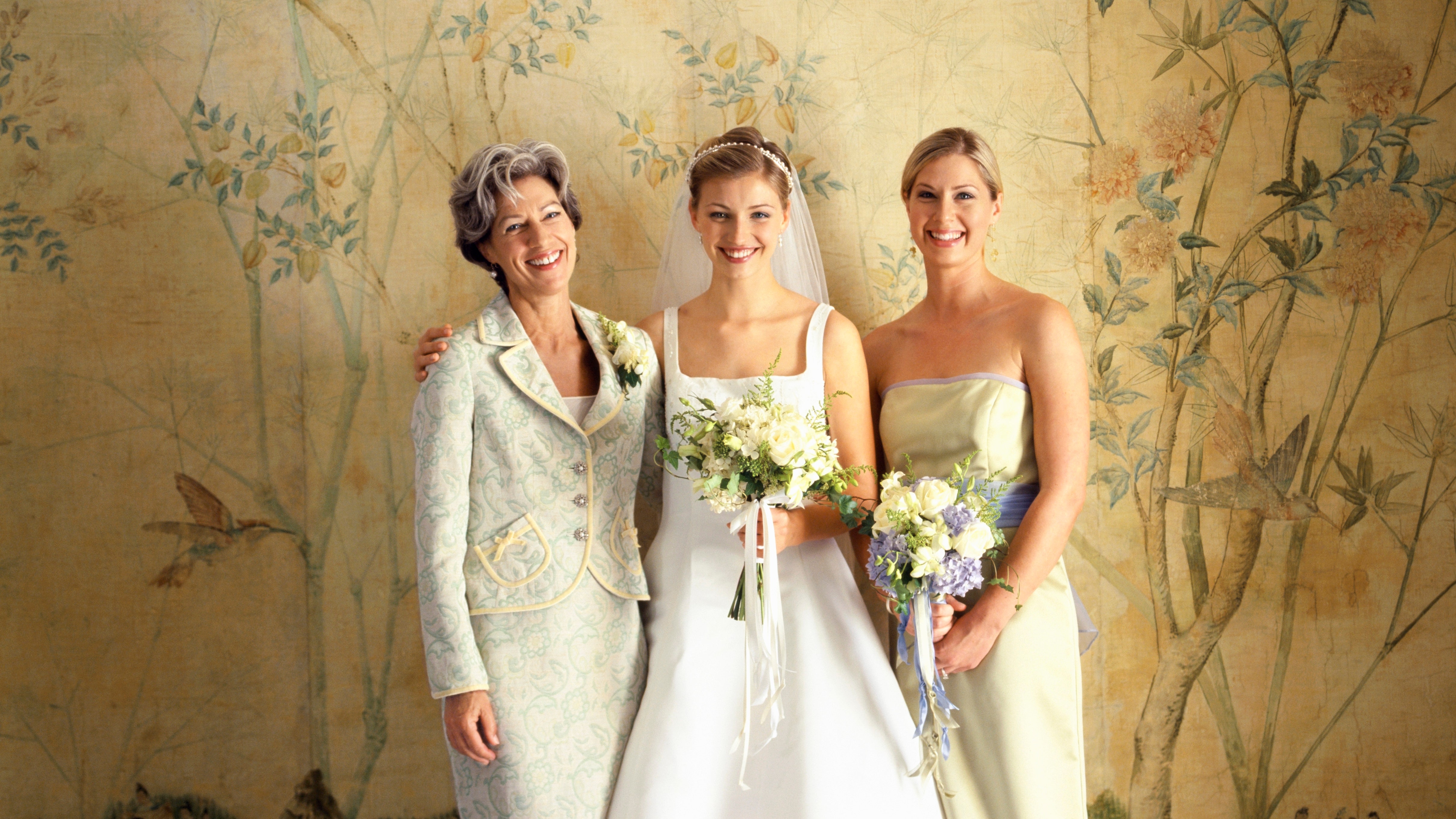 Can Mother of Groom Get Ready With Bride? How to make it work