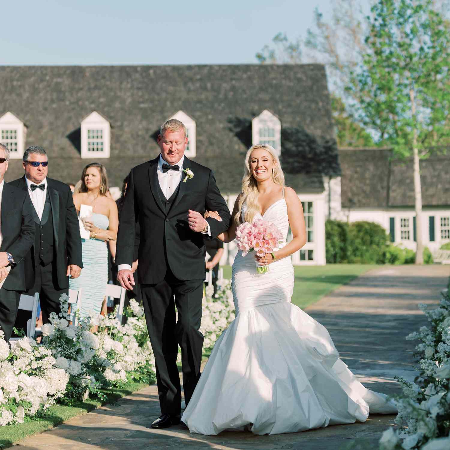 Who walks the bride down the aisle if no father(Here are some creative ideas for you)