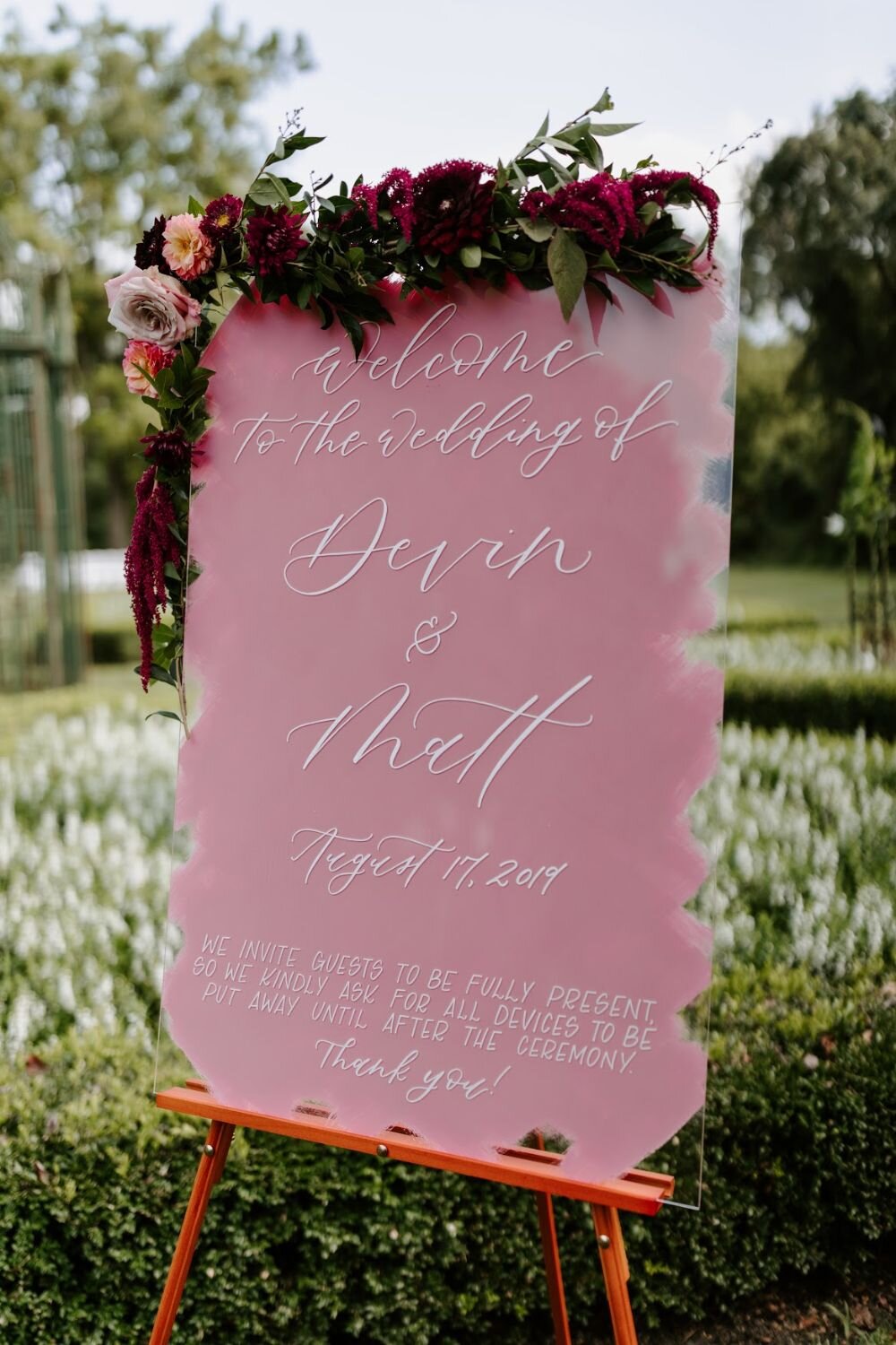 How to Choose the Best Wedding Saying for Signs, Some Tips