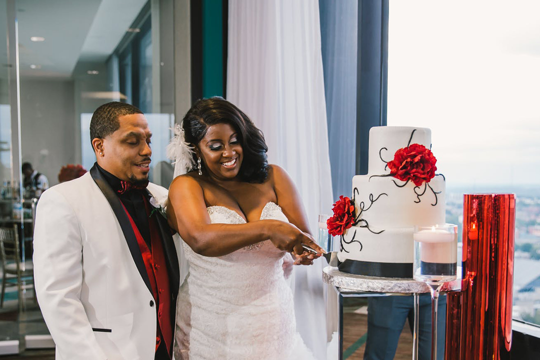 Bride or groom, who pays for the grooms cake?