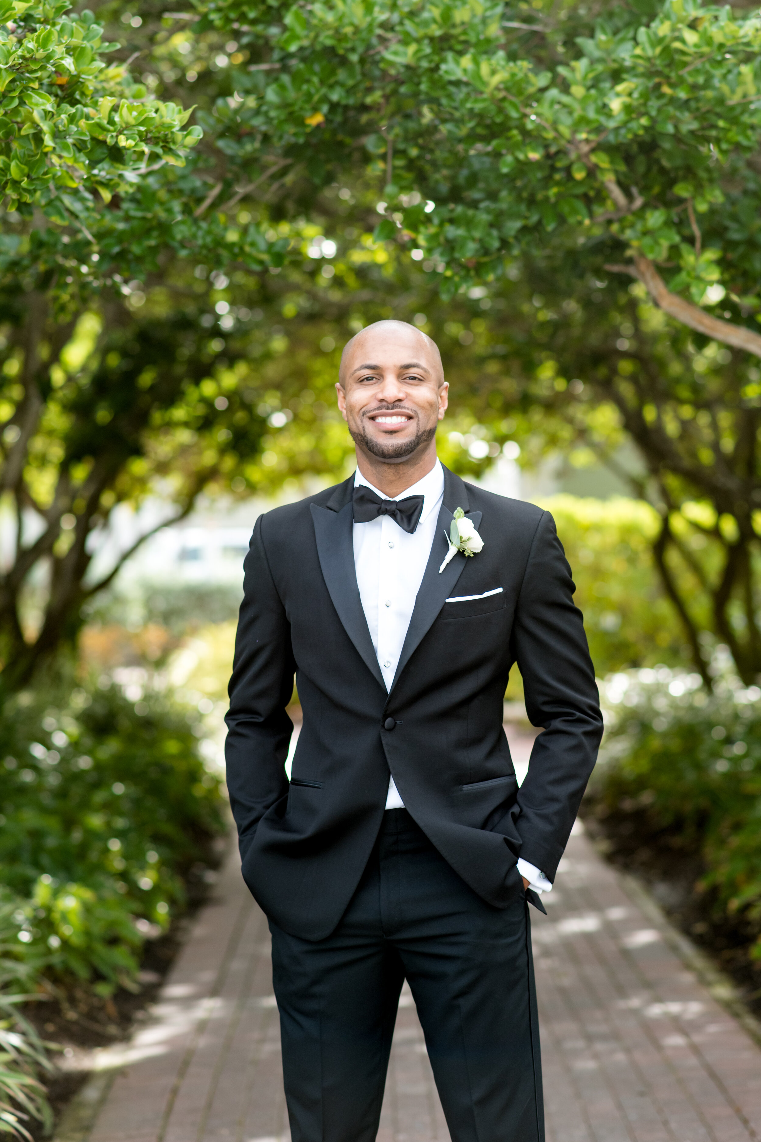 Groom Pocket Square and Boutonniere: How to Match Them Perfectly?