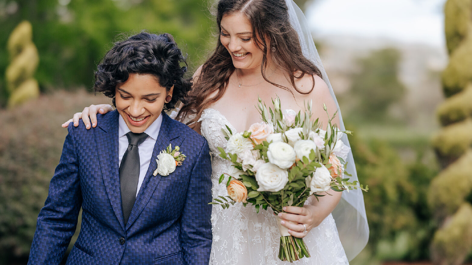 Find Your Dream Lesbian Bride Outfits: Style Guide!