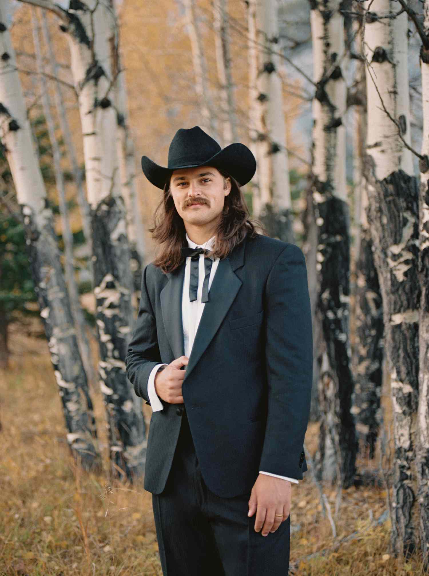 Find Your Perfect Western Groom Outfits: The Best Options For Your Wedding