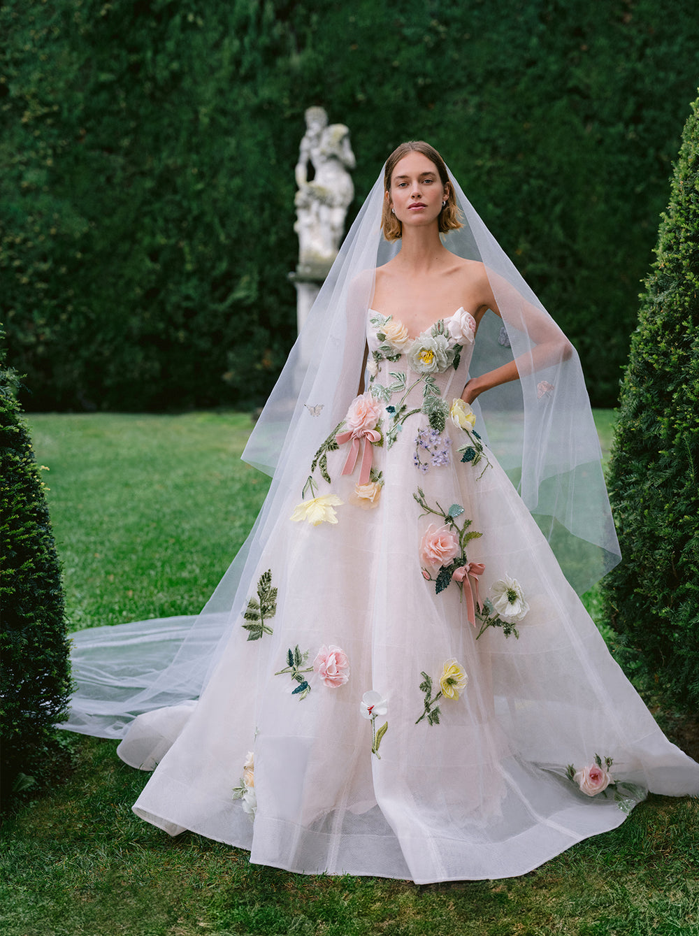 Wedding Dresses Monique Lhuillier: Why Brides Everywhere Love These Dresses and How to Get Yours!