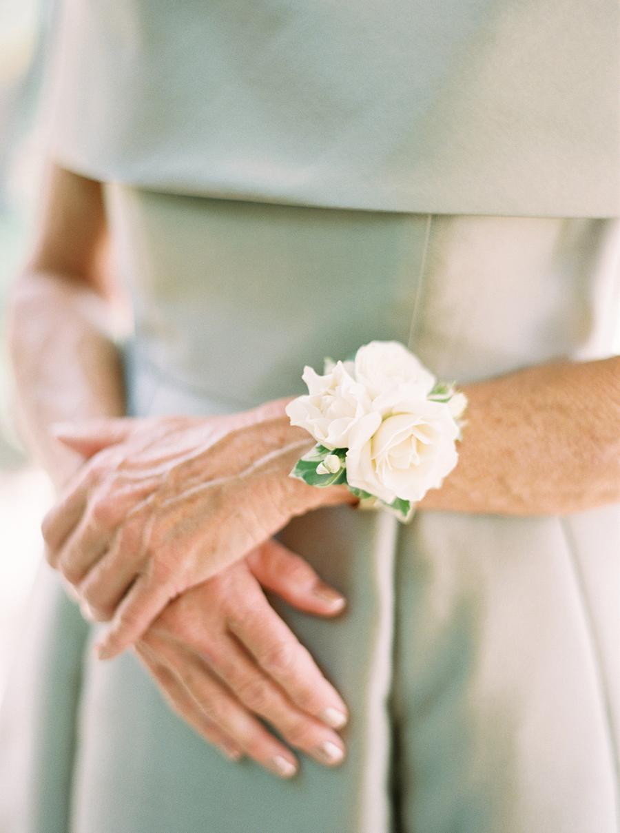 The Perfect Mother of the Bride Corsage Pin: Tips and Ideas for the Wedding!