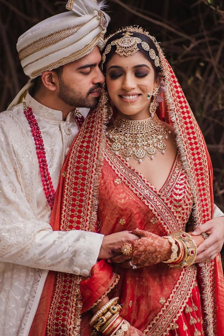 Gorgeous Indian Wedding Bride and Groom: Must-Have Poses for Your Wedding Album!